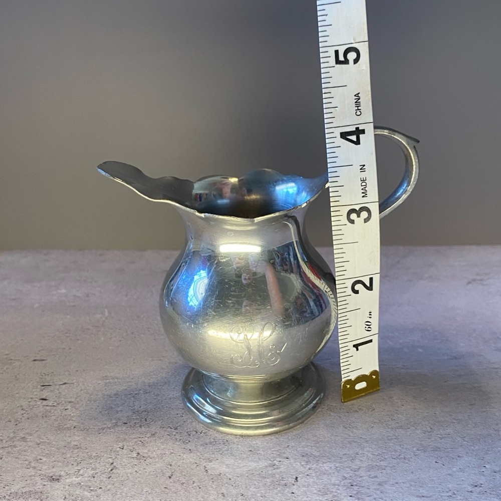 1950s Stieff Williamsburg Restoration Pewter Creamer CW-91 Monogrammed - Picture 10 of 11